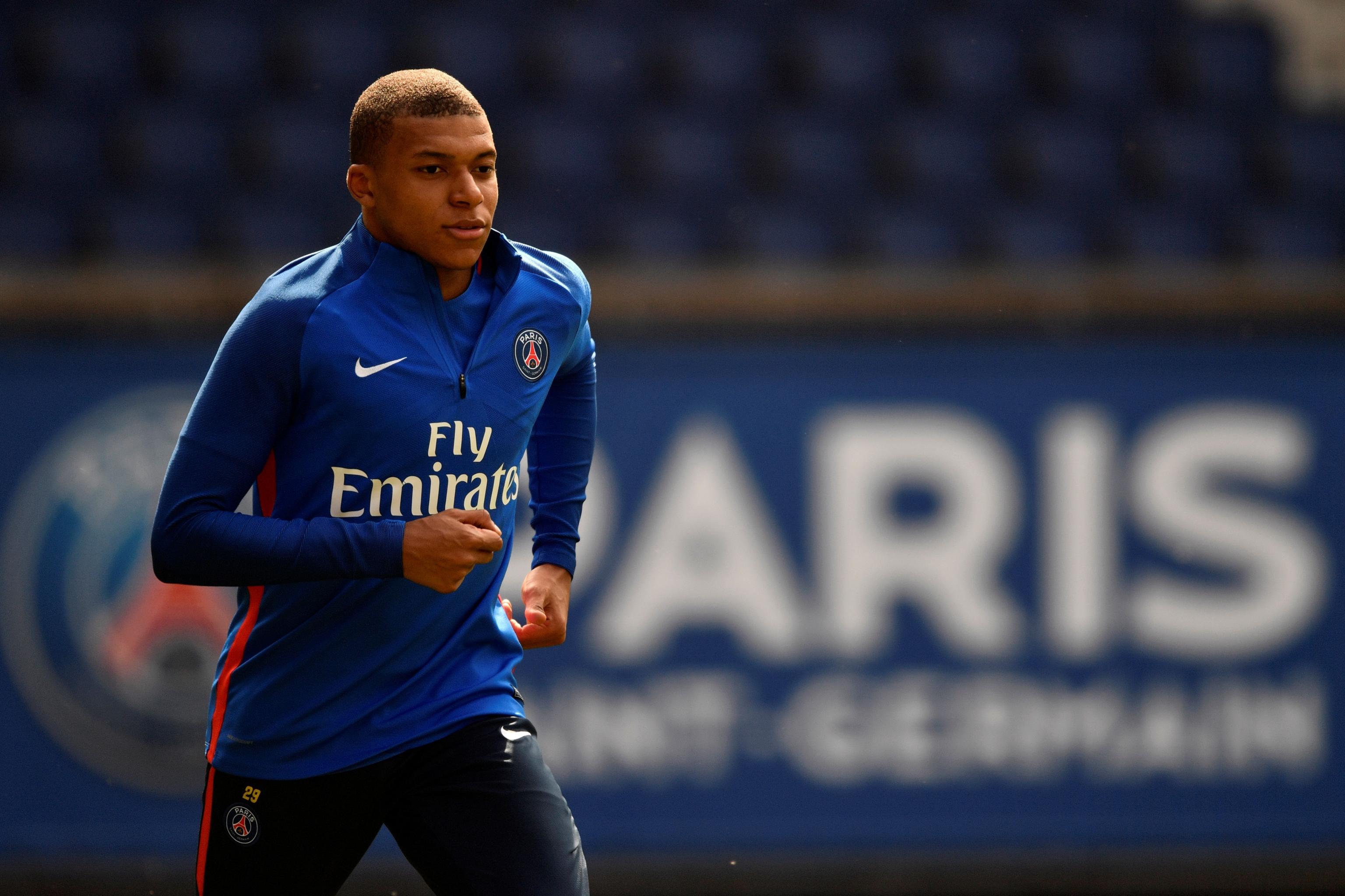 مپاپێ گرێبەستەکەی نوێدەکاتەوە، بەڵام چاویشی لە ریالە