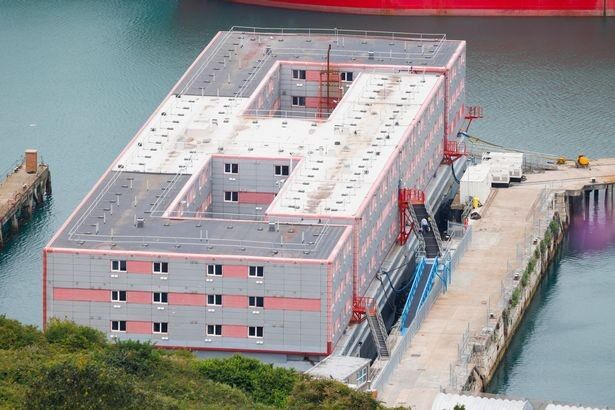 بڵاوبوونەوەی بەکتریای کوشندە لە "زیندانی سەر ئاو"ی بەریتانیا / پەناخوازان چۆڵکران