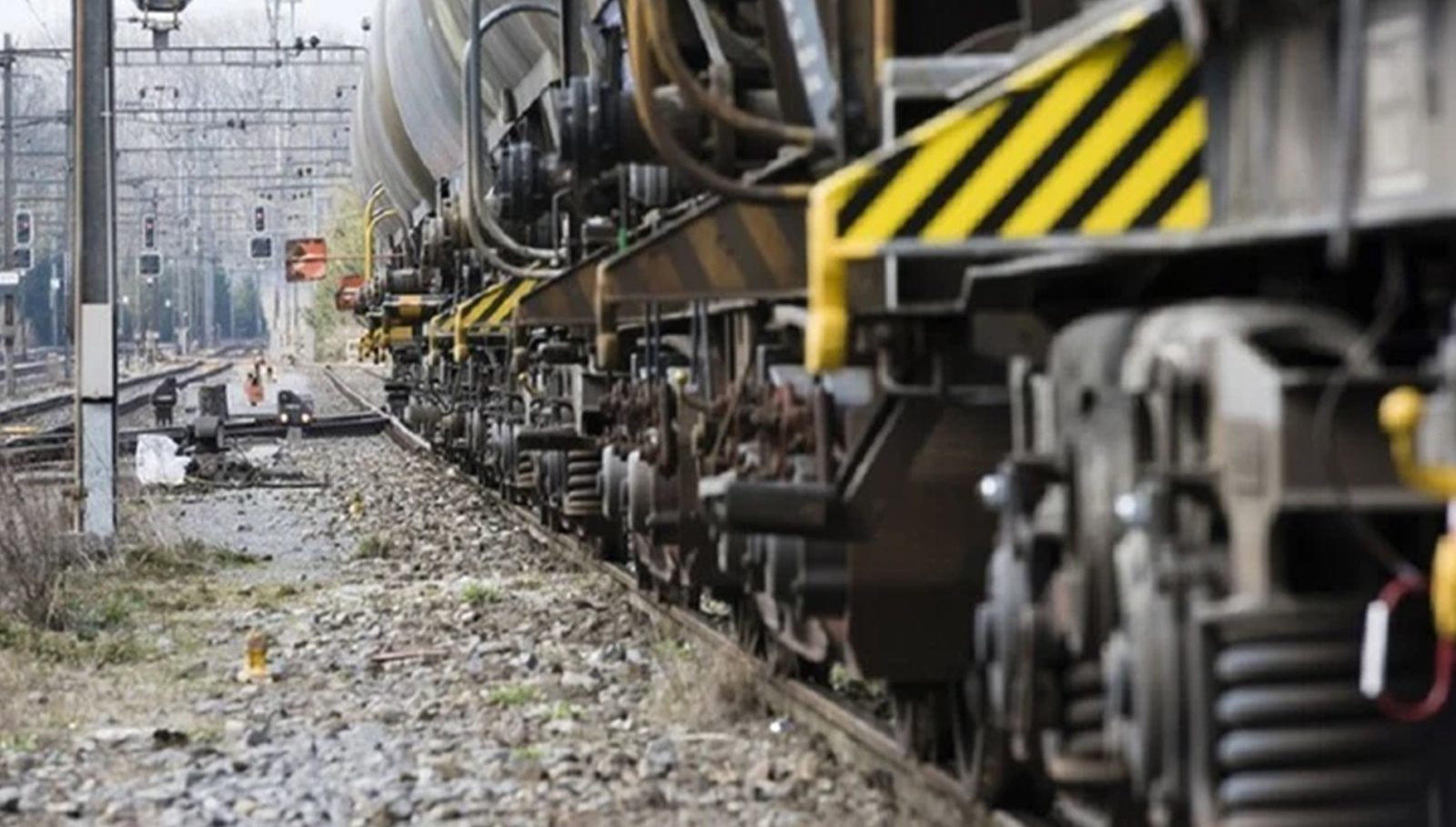 لە هیندستان بەهۆی پێکدادانی سێ شەمەندەفەرەوە زیاتر لە 50 کەس گیانیان لەدەستدا