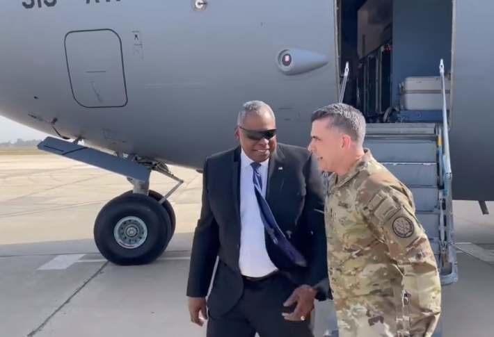 وەزیری بەرگری ئەمریكا گەیشتە بەغداد و سەردانی هەرێمی کوردستانیش دەكات