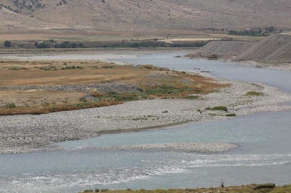 ئێران به‌ ته‌واوه‌تی ئاوی زێی بچوكی گرته‌وه‌