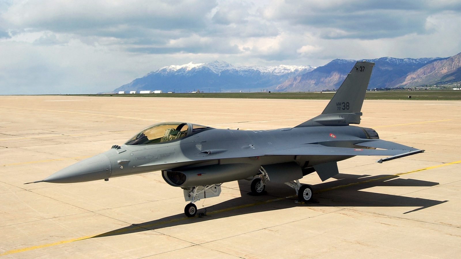 بایدن داوا لە کۆنگرێس دەکات بە خێرایی فرۆشتنی فڕۆکەی ئێف 16 بە تورکیا پەسەند بکات