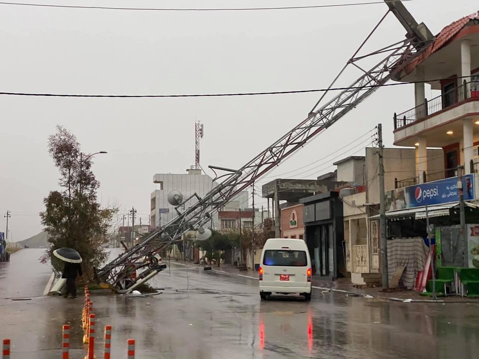 بەوێنە/ ڕەشەبای دوێنێ شەو زیانی زۆری بە تۆڕی کارەبای سلێمانی گەیاند