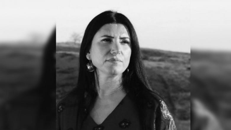 ژنە هونەرمەندێکی کورد بە هۆی بوومەلەرزەوە گیانی لە دەست دا