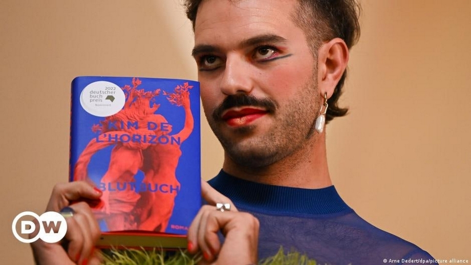 براوەی خەڵاتی باشترین کتێبی نوێی ساڵ لە ئاڵمان، خەڵاتەکەی پێشکەش بە ژنانی ئێران کرد