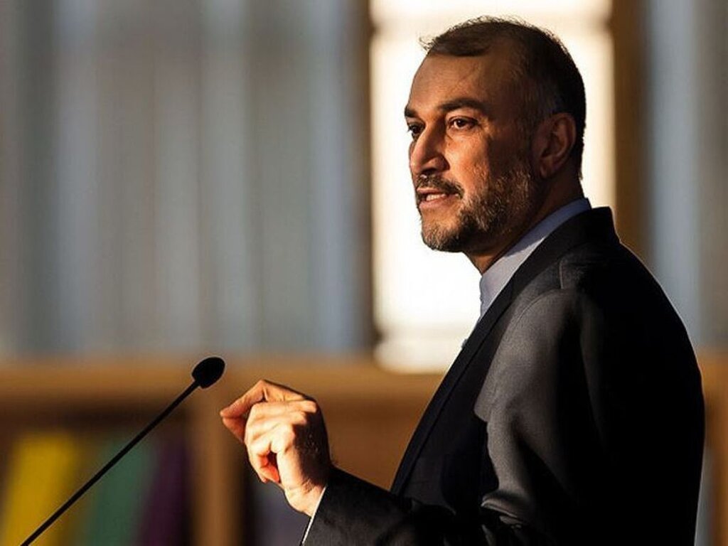 وەزیری دەرەوەی ئێران کاتی کردنەوەی باڵیۆزخانەی ووڵاتەکەی لە سەعوودییە و  ڕیازی لە تاران ئاشکرا کرد.