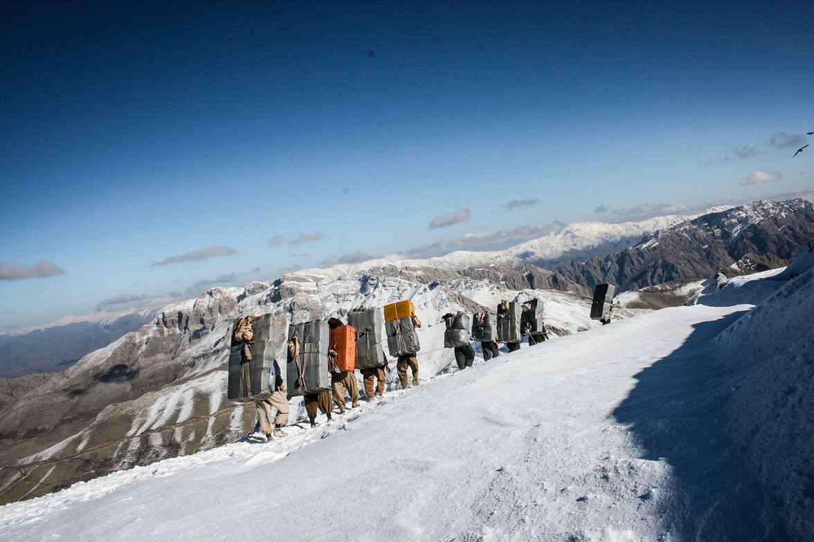 لە سنووری بانە ٧ کۆڵبەری دیکە بە تەقەی هێزە چەکدارەکانی ئێران بریندار کران