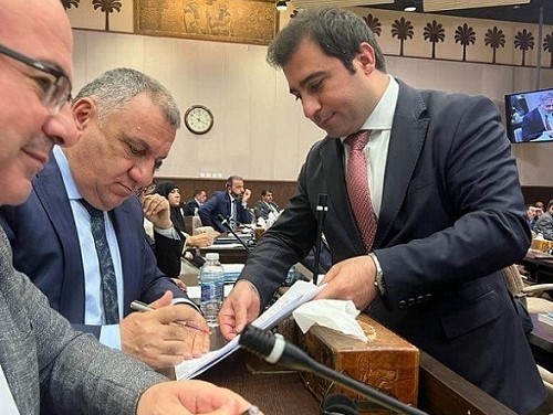 لە پەرلەمانی عێراق واژوو بۆ دابینکردنی مووچەی فەرمانبەران کۆدەکرێتەوە