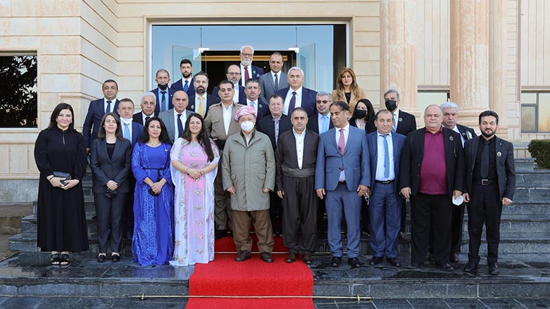 سەرۆك بارزانی پێشوازی لە دەستەی ھەڵبژێردراوی کۆنفدراسیۆنی رەوەندی کورد و فیدراسیۆنەکانی ئەندام کرد