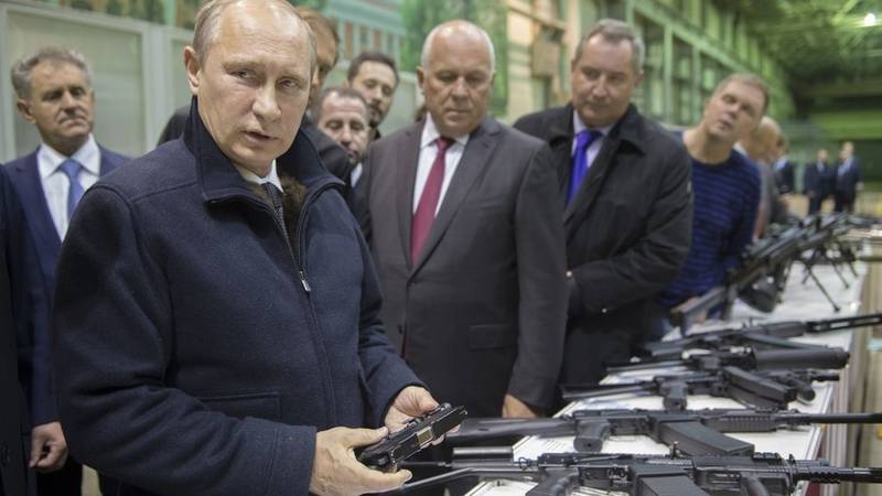 ڤلادیمیر پووتین ، سەرۆککۆماری ڕووسیا داوایەک ئاراستەی سەرۆکی کۆمپانیاکانی بەرهەمهێنانی چەک له‌ ووڵاته‌ی کرد