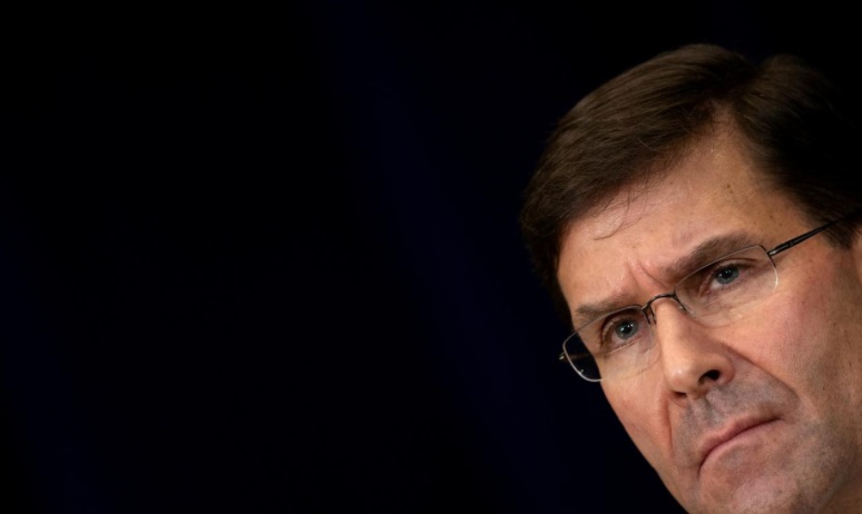 ڕۆیتەرز   :  ترامپ بە نیازی لەکارلادانی وەزیری بەرگری یە