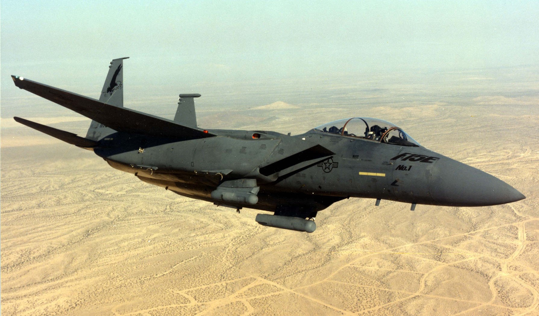 ئەمریکا نوێترین بۆمبی ئەتۆمی خۆی لە سەر فڕۆکەی شەڕکەری "F-15 ئیگل  " تاقی کردووەتەوە