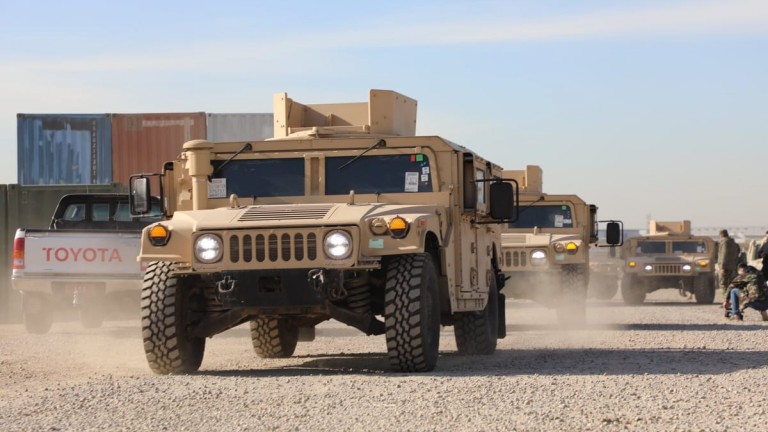 بەئامادەبوونی بەرپرسانی باڵای وەزارەتی پێشمەرگە و شاندێکی هاوپەیمانی نێودەوڵەتی کاروانێکی دیکەی هاوکاری سەربازی پێشکەشی پێشمەرگە کرا