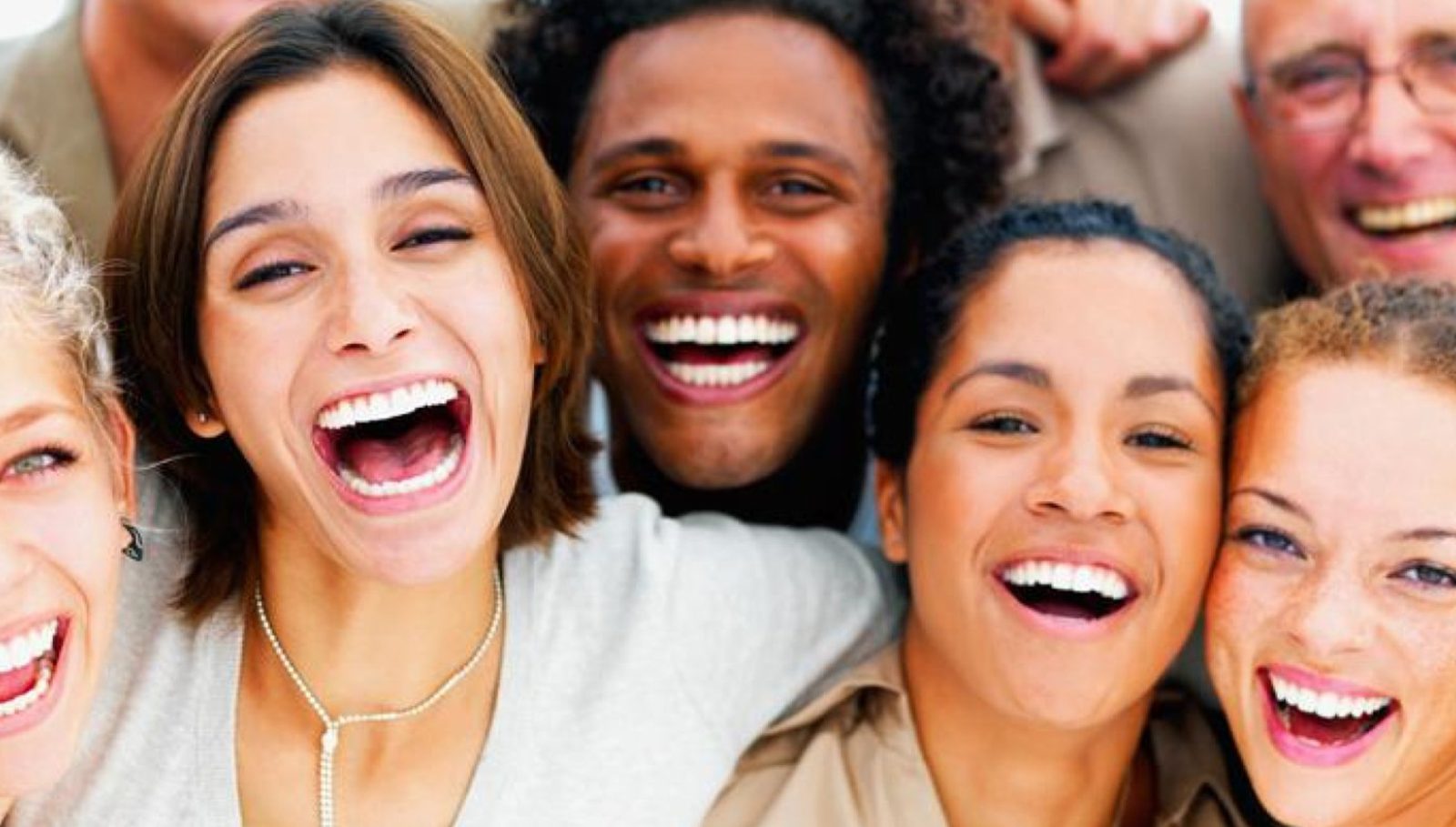 توێژینەوەیەک: پێکەنین مەترسییەکانی نەخۆشیی دڵ کەمدەکاتەوە