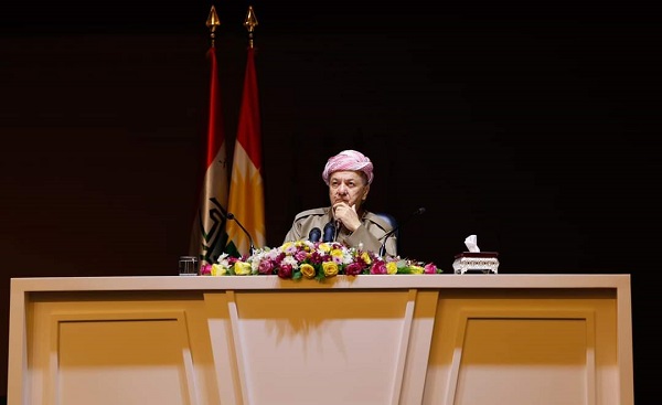 سەرۆك بارزانی لەگەڵ زانایانی ئایینی و كەسایەتی و ڕیش سپیان و كاسبكارانی دهۆك كۆبوەوە