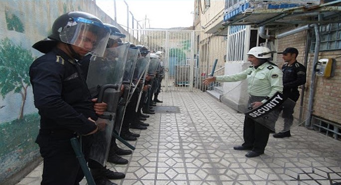 هێزەکانی دژە تیرۆری ئێران بە ئەشکەنجە و داری کارەبایی هێرش دەکەنە سەر بەندکراوانی بەندیخانەی ئۆرمیە