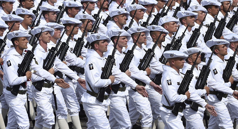 بەپەلە   ...   فەڕەنسا هێزی سەربازی و کەل و پەلی لەشکری و تانک بۆ سەر سنوورەکانی ڕووسیا بەرێدەکات