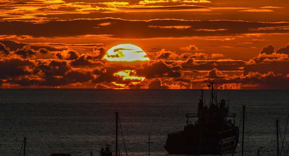 تۆ بڵێی ڕەمز و ڕازێکی ترسناک سەبارەت بە هەتاو لە ئێمە بشارنەوە ؟