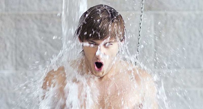 سوودەکانی مەلەکردن بە ئاوی سارد