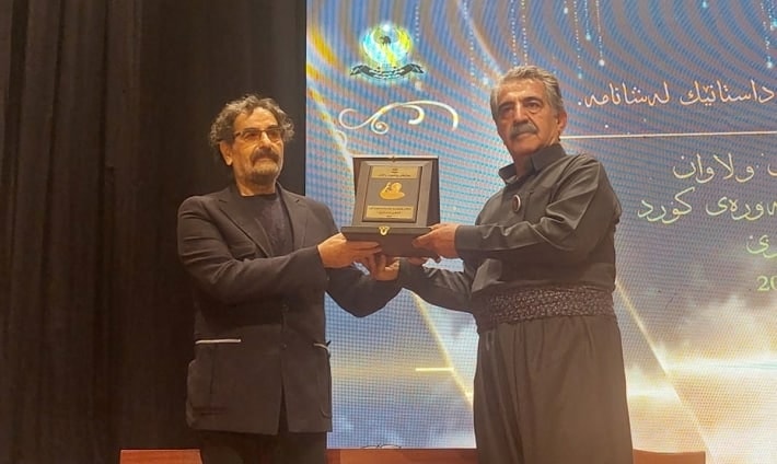 هونەرمەند شەهرام نازری، لەلایەن وەزارەتی ڕۆشنبیریی باشووری کوردستانەوە خەڵات کرا