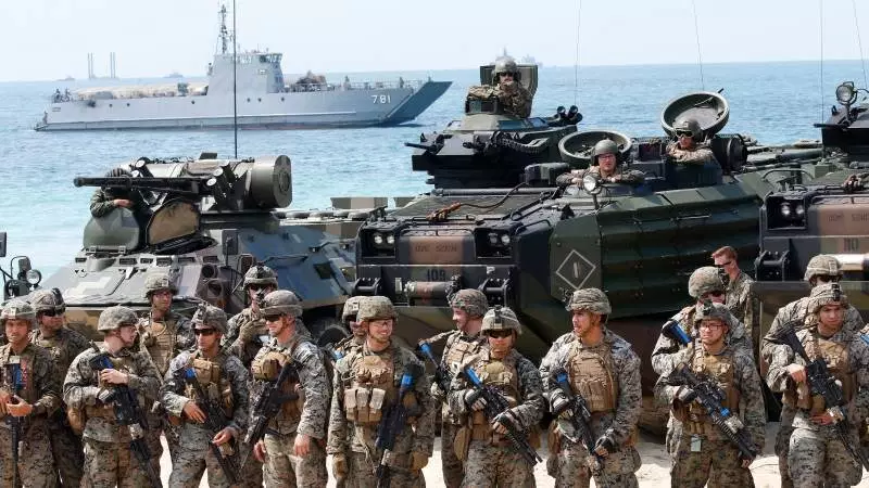 ئەمریکا هێزی زیاتر ڕەوابەی کەنداو دەکات