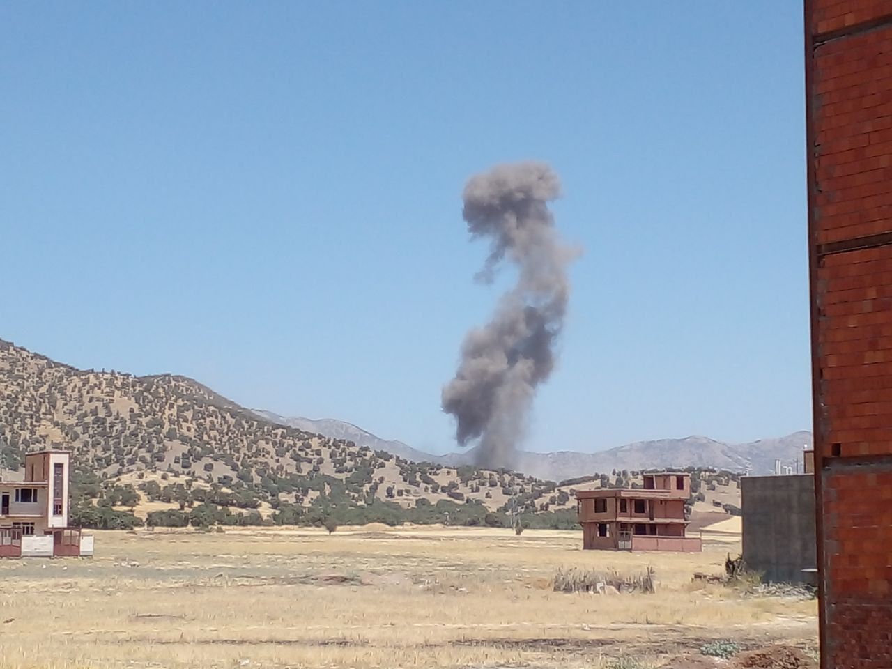 لە بنکەیەکی سەربازی سەر بە کۆماری ئیسلامی لە شاری مەریوان چەندین تەقینەوە ڕوویداوە