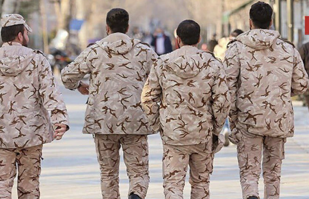 لە بنکەیەکی سەربازیی ئێران سەربازێک پێنج هاوڕێی خۆی کوشت