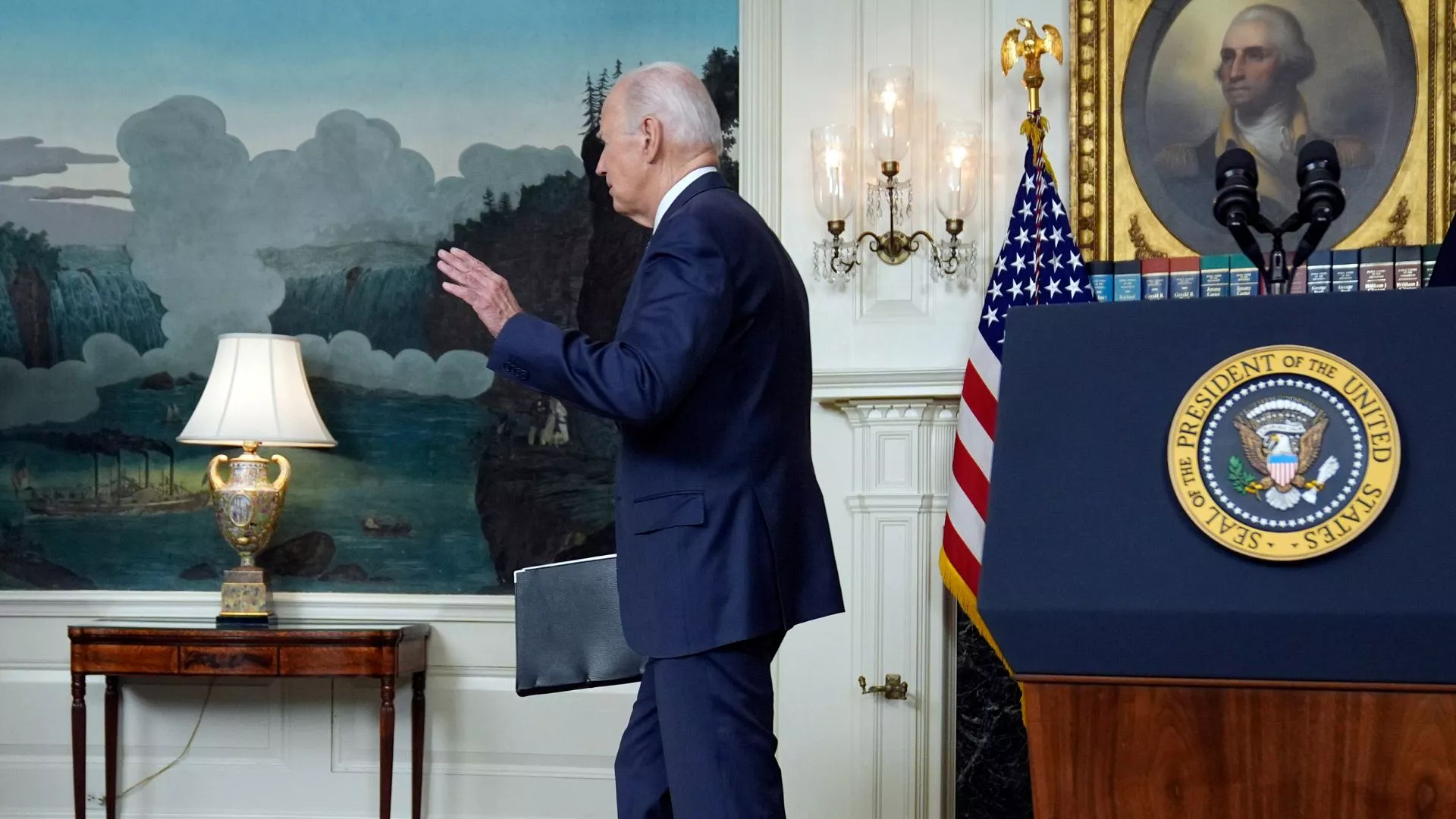 داواکاری گشتی تایبەتی ئەمریکا بایدن تۆمەتبار دەکات بەوەی "تەنانەت بیری نائێتەوە چ کاتێک جێگری سەرۆکی ئۆباما بووە"