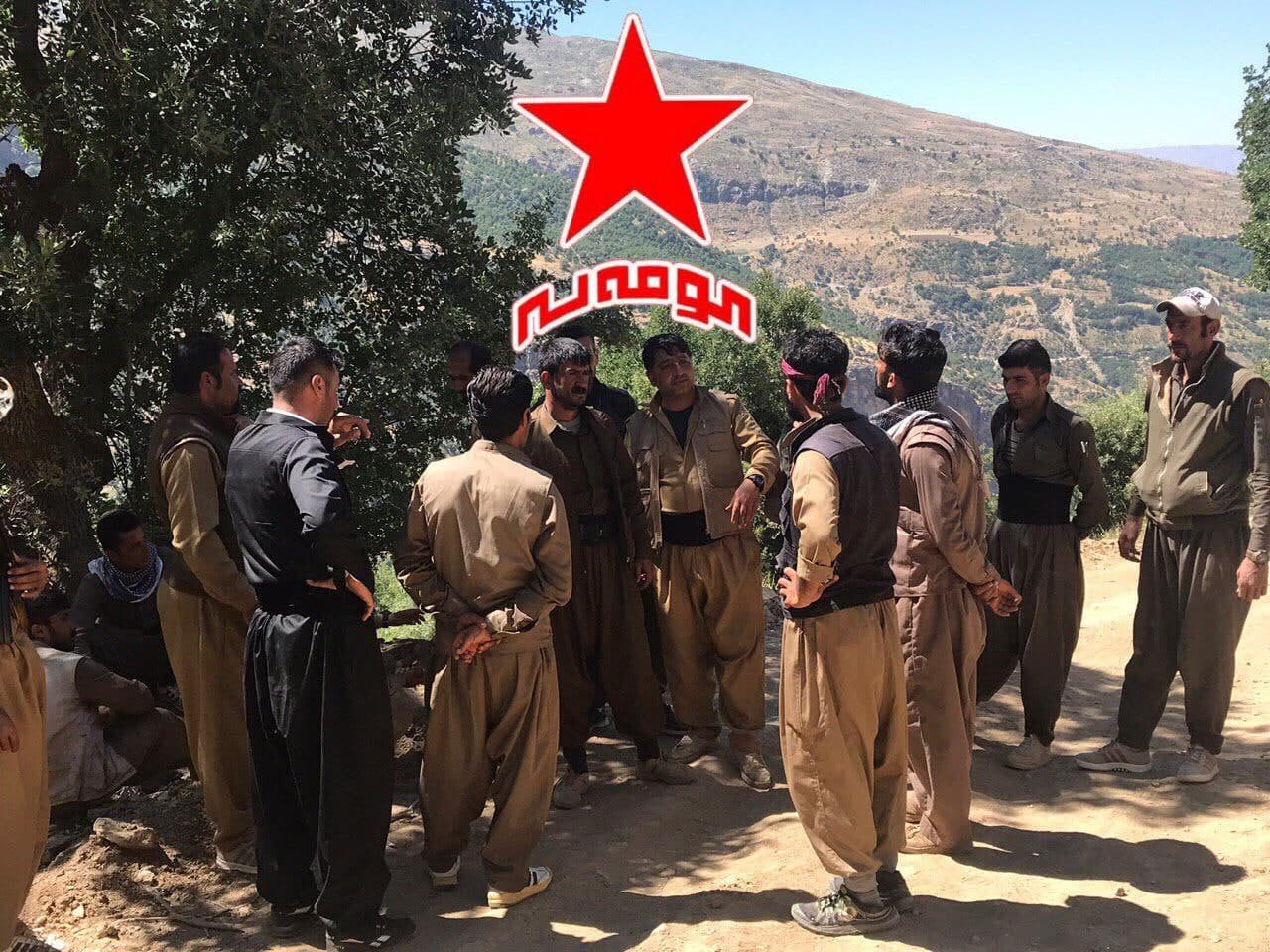 تیمێکى پێشمەرگەى سەر بە " کۆمەڵە ی زەحمەتکێشان " لە لایەن دەزگاى زانیاری و ئاسایشەوە دەستبەسەر دەکرێن و لێیان دەدرێت