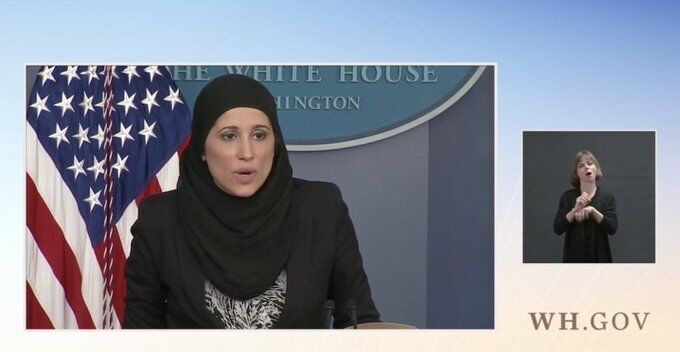 یەکەمین ژنی سەرپۆش لەسەر لە کۆشکی سپی بۆ یەکەمین جار کۆنفرانسی میدیایی پێشکەش دەکات