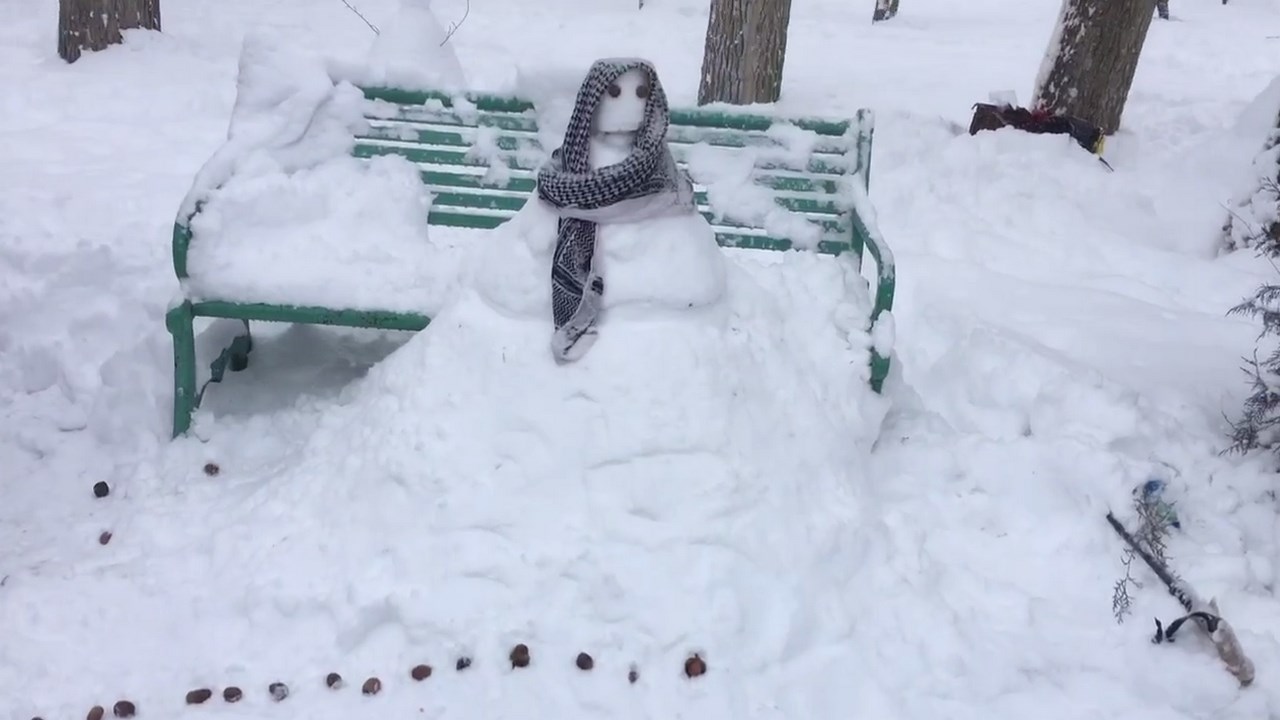 لە شاری "سەقز" بە یادی "زارا محەممەدی" بووکەبەفرینە دروست کرا