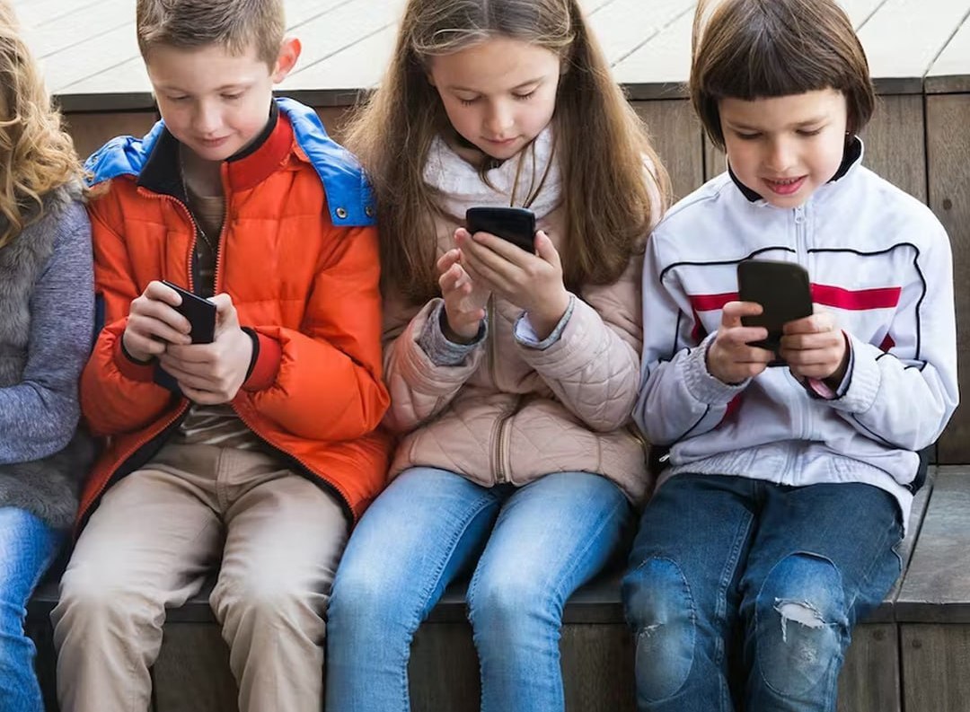 ئینگلتەرا دەستڕاگەیشتنی منداڵانی خوار تەمەنی ١٦ ساڵ بە تۆڕە کۆمەڵایەتییەکان سنووردار دەکات