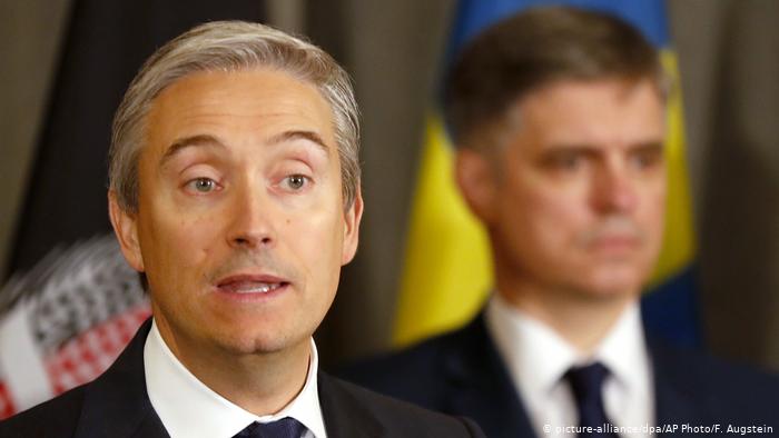 کەنەدا هەنارە و کاڵای سەربازی بۆ تورکیا ڕاگرت