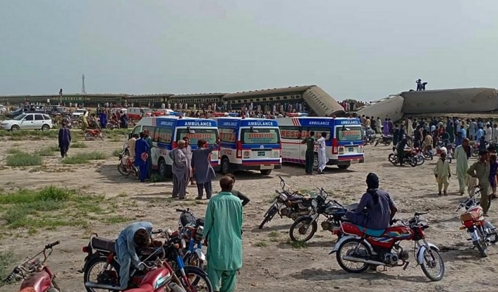 لەڕوداوێکی هاتووچۆدا لە پاکستان دەیان کەس گیانیان لەدەستدا