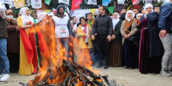 لە ناوچەیەکی باکووری کوردستان بەهۆی بەشداری لە جەژنی نەورۆزدا ٣٠ کەس دەستبەسەر کران
