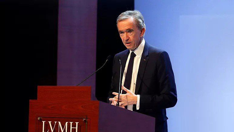 بێرنارد ئارنۆڵتی فەڕەنسی بە سامانی 196 ملیار یۆرۆ پێش ئیلۆن ماسک کەوت