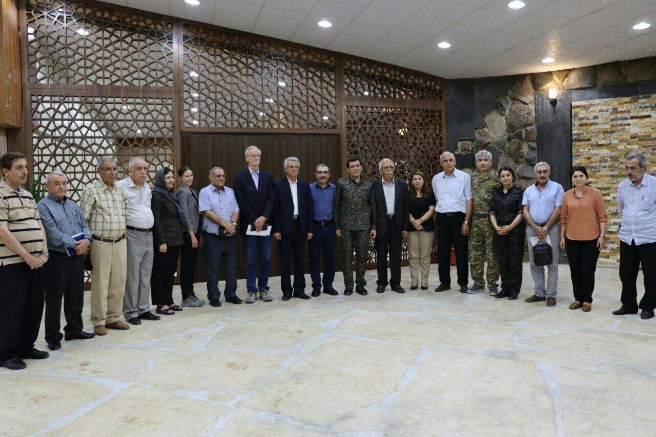 بەپەلە    ...   ئەنەکەسە و پەیەدە ڕێکەوتنیان لە سەر یەکڕێزی ڕۆژئاوا ڕاگەیاند و سوپاسی ئەمریکا و مەزلووم عەبدی دەکەن